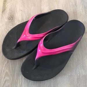Oofos Flip Flops W9